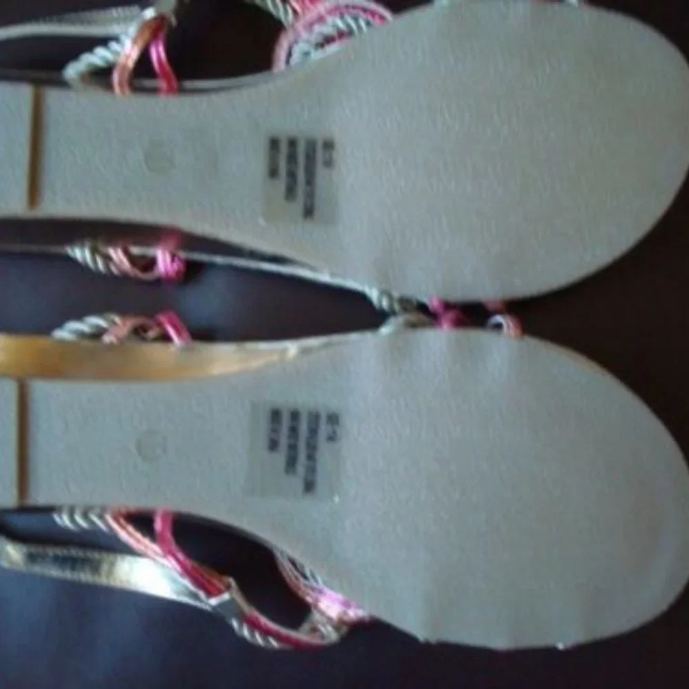 NWB CORAL METALLIC SANDALS SIZE 11M